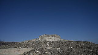 Руины Монумента Человечности и армяно-турецкой дружбе в Карсе, разрушенного турецким правительством в 2011 году (скульптор  Мехмет Аксой)