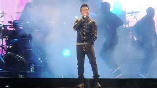 Archive - Le chanteur Tarkan lors d'un concert à Istanbul, le 15 janvier 2010.