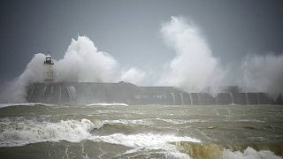 Rekord széllökésekkel tombol Angliában a Eunice vihar