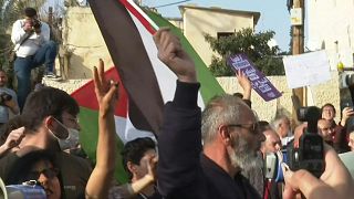 الشرطة الإسرائيلية تفرق بالقوة مظاهرة لفلسطينيين في حي الشيخ جراح