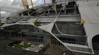 Techo arrancado del pabellón O2 Arena de Londres, Reino Unido