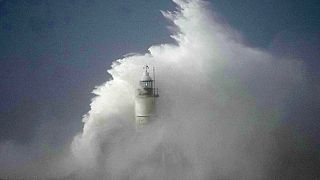 Sturm "Eunice" tobt an der Küste in England