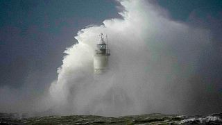 Egy newhaveni világítótornyot támad a Eunice nevű vihar 2022. 02. 18-án