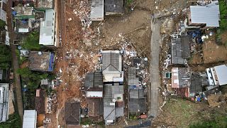 Brasile, si continua a scavare in cerca di corpi dopo l'alluvione di Petropolis