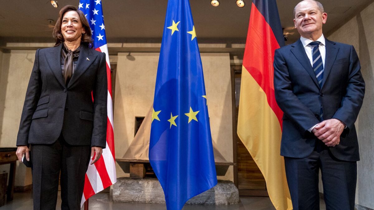 Ο Καγκελάριος Όλαφ Σολτς συναντάει την αντιπρόεδρο των ΗΠΑ Κάμαλα Χάρις στο Μόναχο