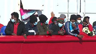 Desembarcan en Sicilia 247 migrantes rescatados por el Ocean Viking
