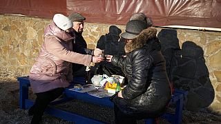 Residenti di Mariupol nella normalità, nonostante il rischio di una guerra alle porte