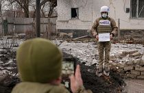 Membros do Centro de Controlo do cessar fogo registam bombardeamentos em Luhansk