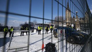 La police sécurisant les abords du Parlement à Ottawa, Canada, le 19 février 2022