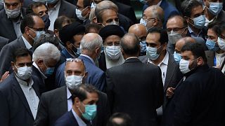 ابراهیم رئیسی در میان نمایندگان مجلس ایران