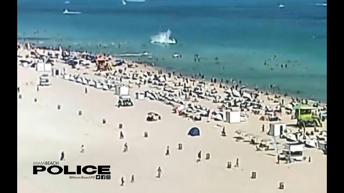 سقوط طائرة مروحية قرب شاطئ ميامي بيتش في فلوريدا.