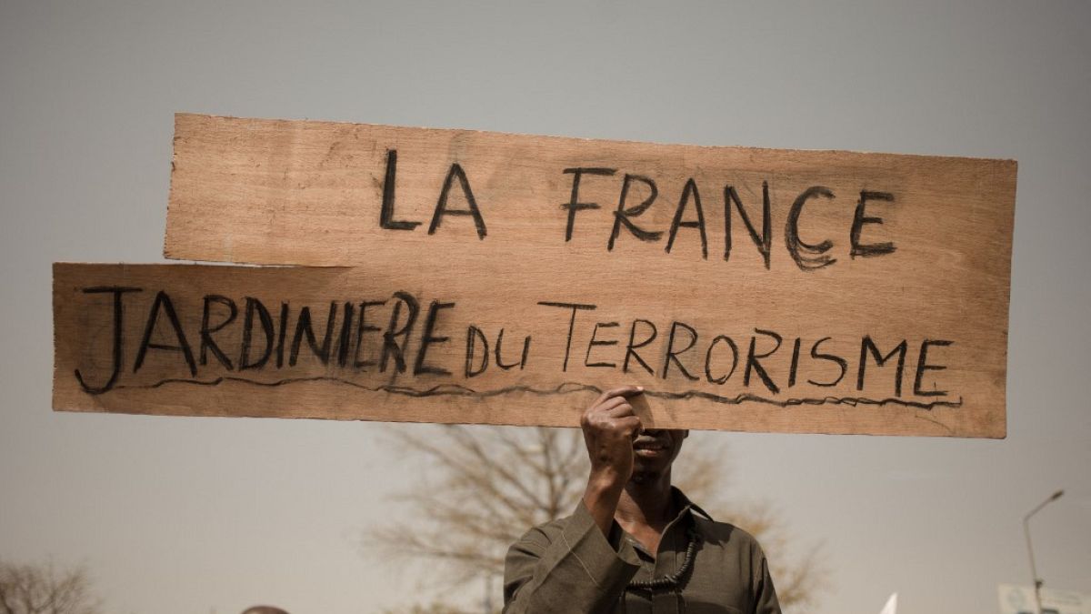 Fransa'nın askerlerini çekme kararı Mali'de kutlandı