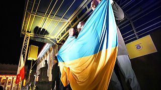 "Pas touche à l'Ukraine !" : manifestations à Varsovie, Madrid et Stockholm