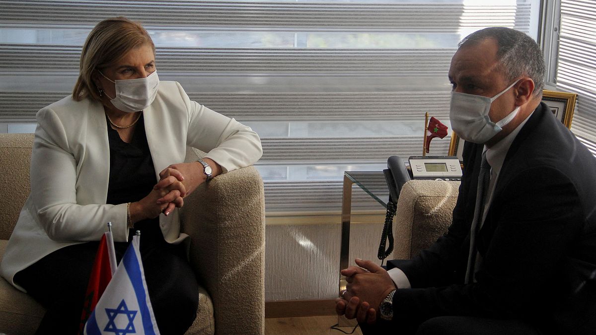 وزيرة الاقتصاد الإسرائيلية أورنا باربيفاي ووزير التجارة المغربي رياض مزور