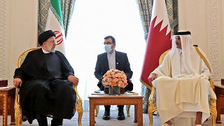  الرئيس الإيراني إبراهيم رئيسي في لقاء مع أمير قطر الشيخ تميم بن حمد آل ثاني في الدوحة