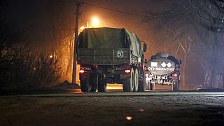 Ρωσικά στρατιωτικά φορτηγά στο Ντόνετσκ