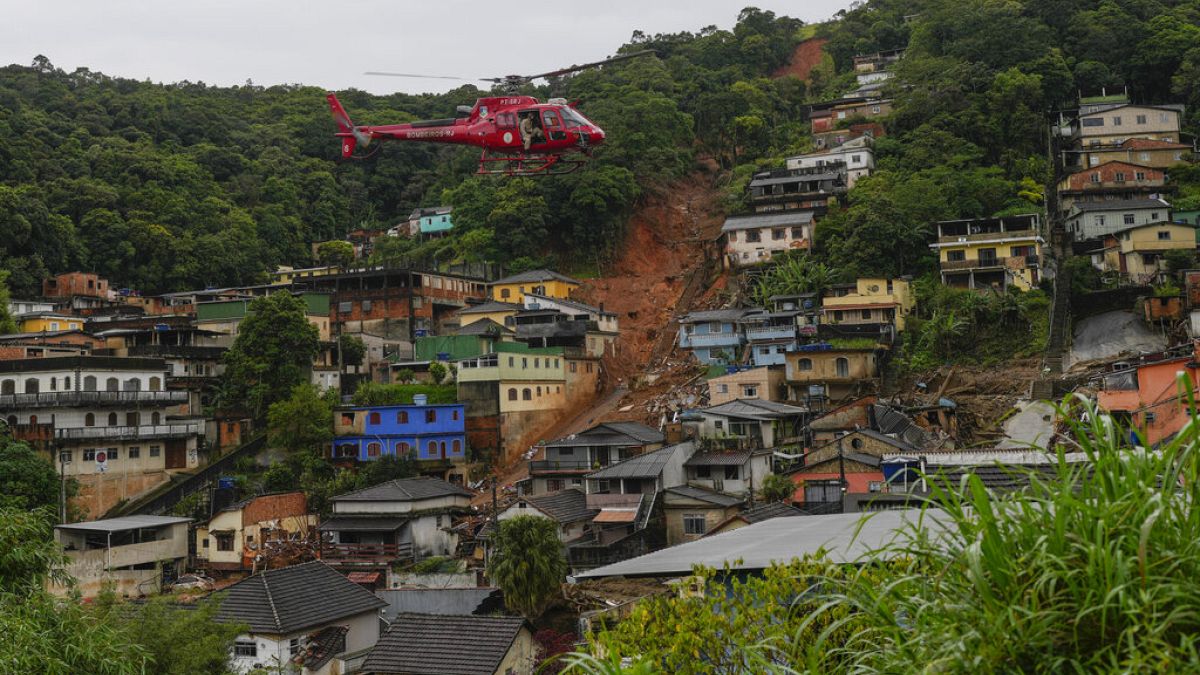 Petrópolis começa a reconstrução após tragédia