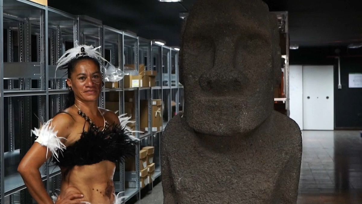 La estatua Moái más antiguo del pueblo Rapa Nui regresa a la Isla de Pascua