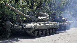 دبابات لقوات موالية لروسيا في منطقة دونيتسك