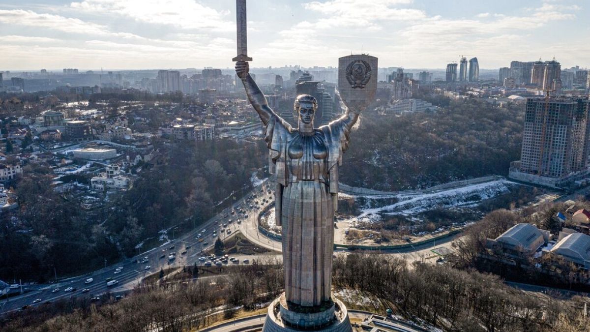 Η απειλή του πολέμου έχει πλήξει την οικονομία της Ουκρανίας 