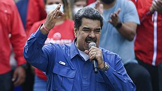 El presidente de Venezuela, Nicolás Maduro, habla durante una marcha para celebrar el Día de la Juventud, en Caracas el 12 de febrero