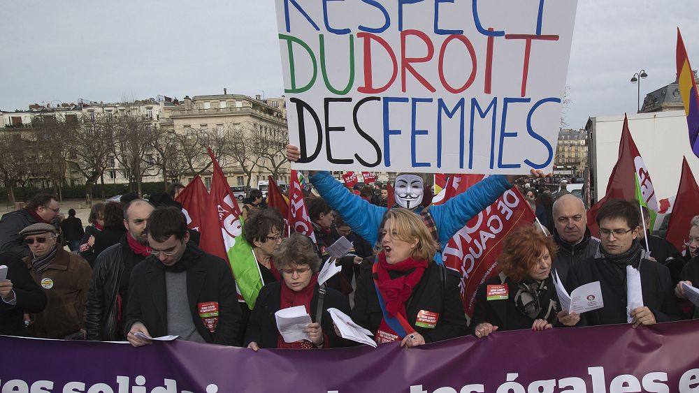 La France approuve l’extension de la durée de l’avortement légal jusqu’à 14 semaines