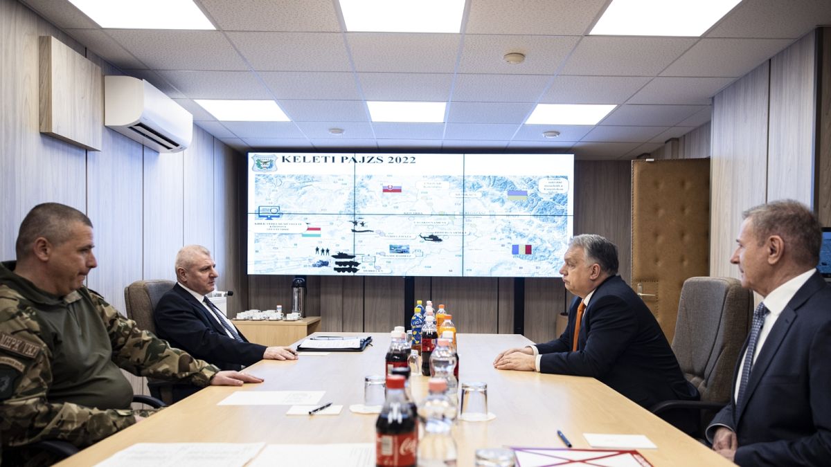 A miniszterelnök a Magyar Honvédség Integrált Műveleti Központjában