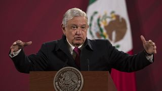 El presidente de México, Andrés Manuel López Obrador, da su conferencia de prensa matutina diaria en el palacio presidencial