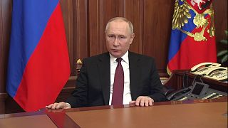 الرئيس الروسي فلاديمير بوتين يتعهد بالانتقام من كل من يحاول التدخل بشؤون بلاده أو تهديدها.