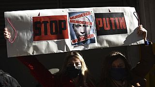 Az orosz elnököt gyilkosnak nevezték az orosz külképviselet épülete előtti tüntetésen Thesszalonikiben