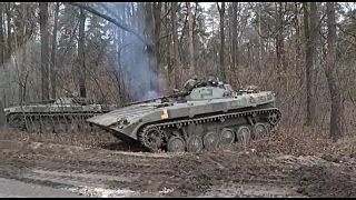 الدبابات في محيط العاصمة الأوكرانية كييف.