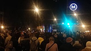 Tüntetők az orosz követség előtt