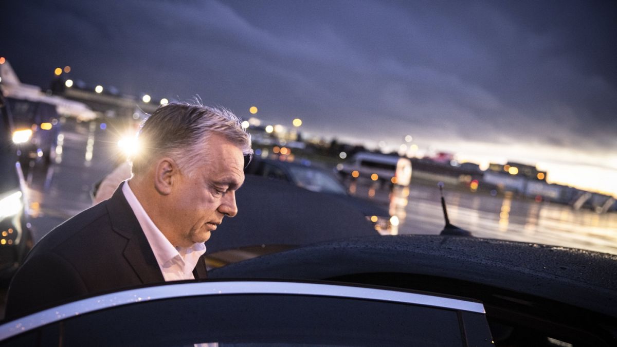 Orbán Viktor a brüsszeli repülőtéren 