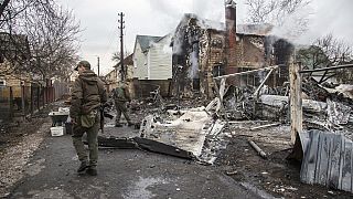 Restos del avion estrellado en las afueras de Kiev en la mañana del 25/2/2022