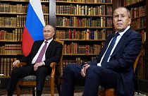 Vladimir Putin e Serghei Lavrov in una foto del 2021