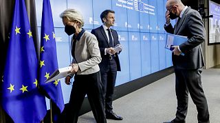 Ursula von der Leyen, Emmanuel Macron és Charles Michel a csütörtöki EU-csúcs után