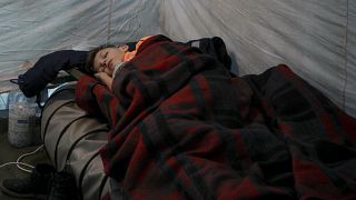 Ein ukrainischer Junge schläft in einem Flüchtlingszelt im moldawischen Palalanca, an der Grenze zur Ukraine