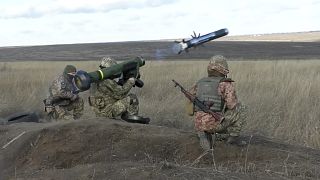 Ukrayna ordusu br askeri tatbikatta Javelin tank savar füzeleriyle talim yaparken