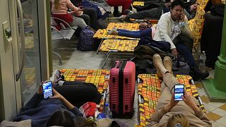 Az Ukrajnából menekülőknek kialakított ideiglenes szállás a lengyelországi Przemysl vasútállomáson