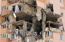 Kiev'de yerleşim yerlerinin olduğu bölgede bir bina bombalandı