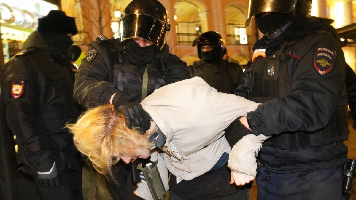 Manifestantes russos continuam a desafiar autoridades
