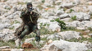 صورة أرشيفية لمقاتل بالجيش السوري الحر