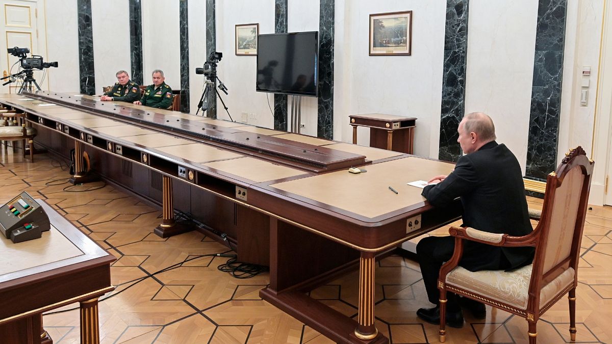 Putin reunido com Sergei Shoigu e o CEMGFA, Valery Gerasimov