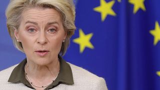 La présidente de la Commission européenne lors d'une conférence de presse au siège à Bruxelles, dimanche 27 février 2022.