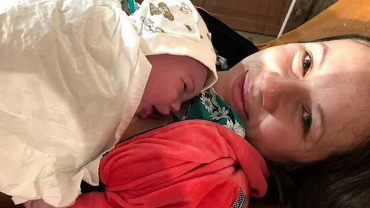 مادری که نوزادش را در پناهگاه به دنیا آورد