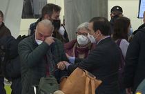 José Manuel Albares, ministro de Exteriores de España, recibe en Barajas a los evacuados de Ucrania