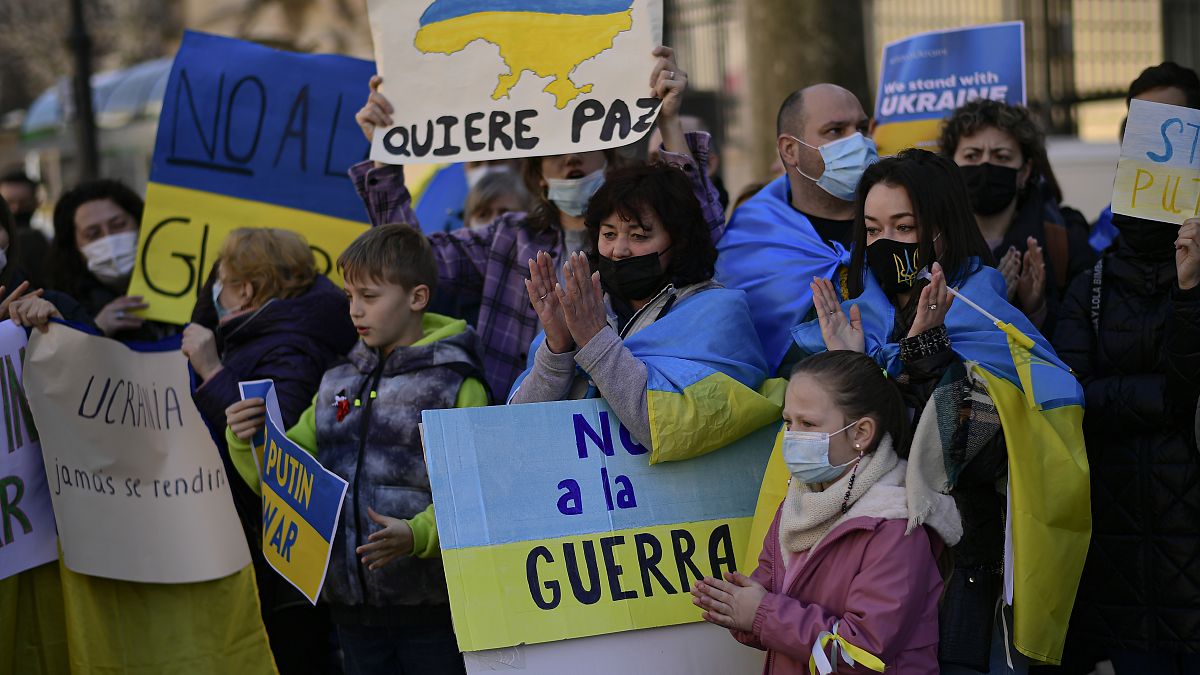 A Pampelune, en Espagne, manifestation contre à la guerre ce lundi 