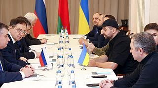  Kyiv and Moscow start talks
