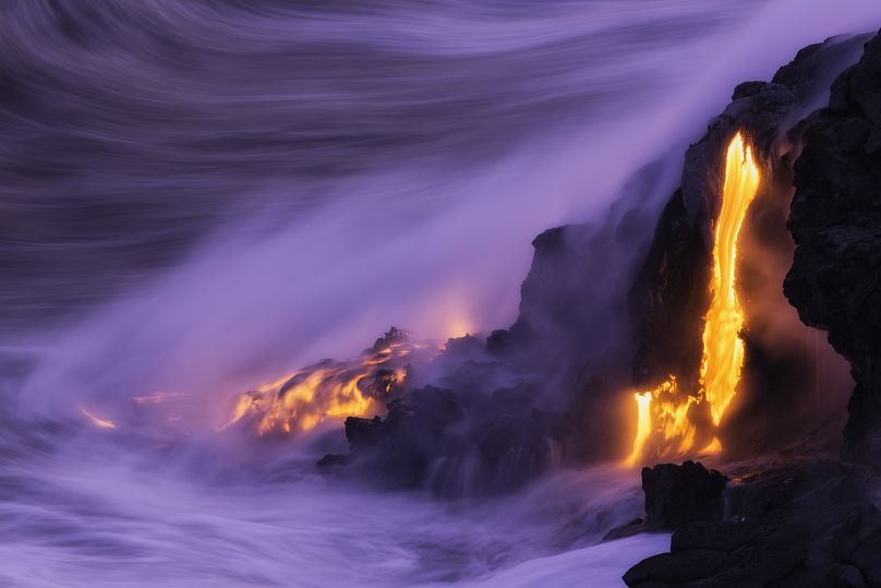 Lava entrando en el océano, Kilauea (Hawái).
