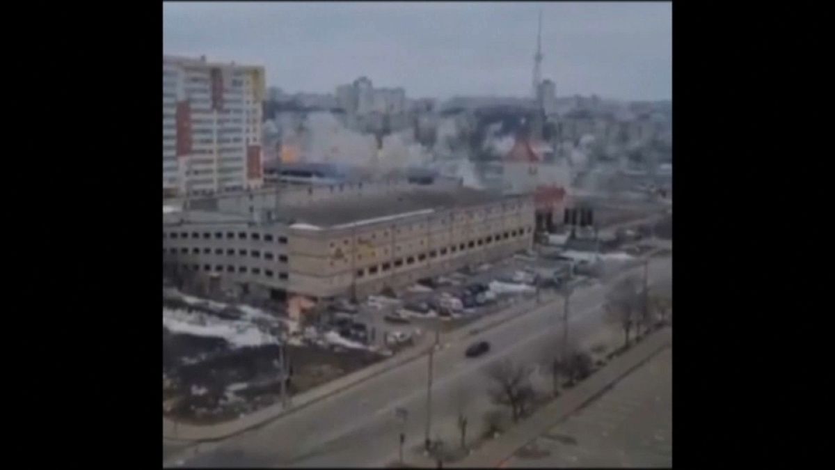قصف جوي لمدينة خاركبف في أوكرانيا. 